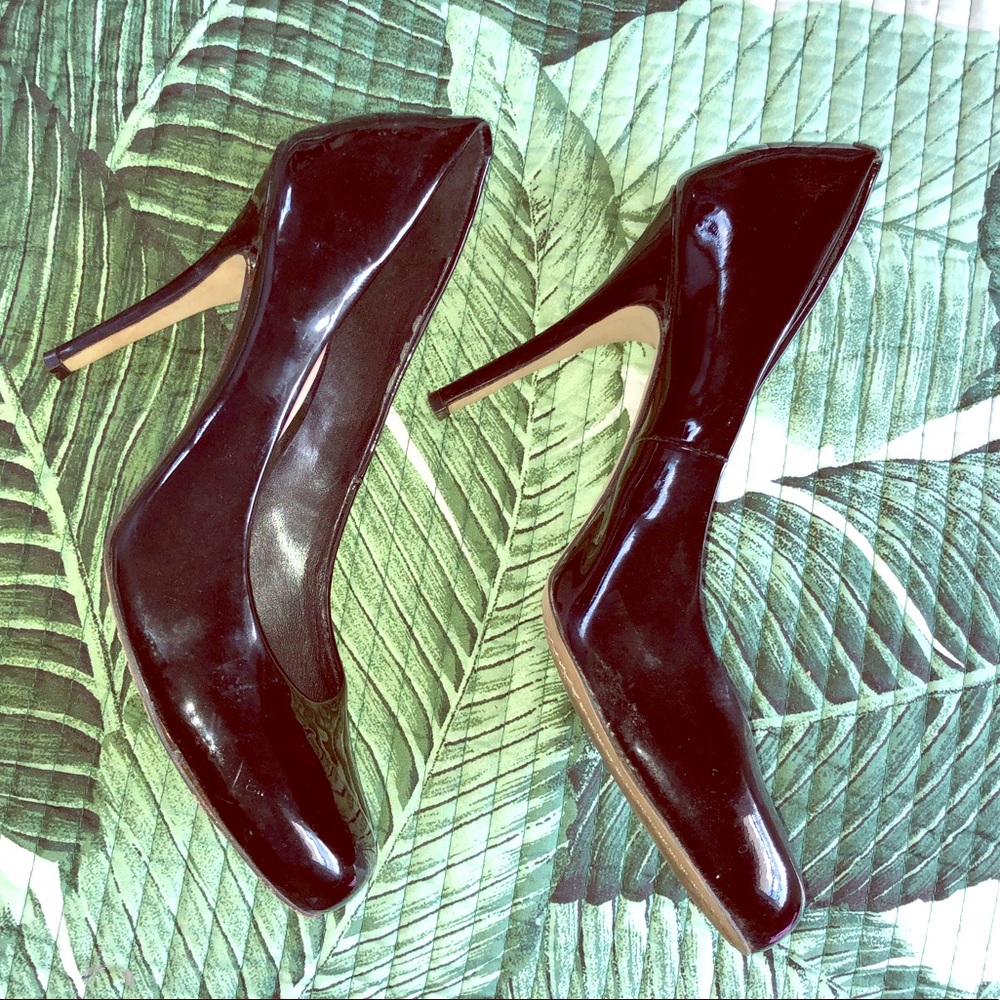 Vince Camuto black patent leather round toe pumps